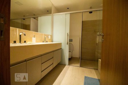 Banheiro da Suíte de kitnet/studio à venda com 1 quarto, 80m² em Barra da Tijuca, Rio de Janeiro