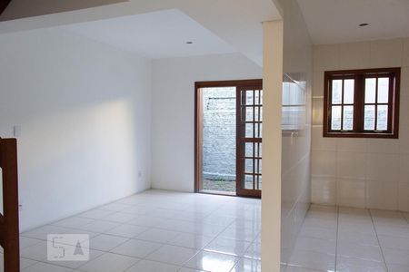 Sala de casa de condomínio à venda com 3 quartos, 118m² em Camaquã, Porto Alegre