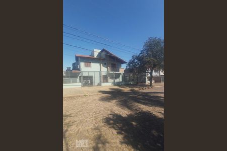 Fachada de casa de condomínio à venda com 3 quartos, 118m² em Camaquã, Porto Alegre