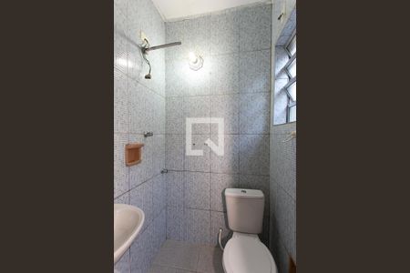 Banheiro de casa de condomínio para alugar com 1 quarto, 40m² em Vila Carrao, São Paulo