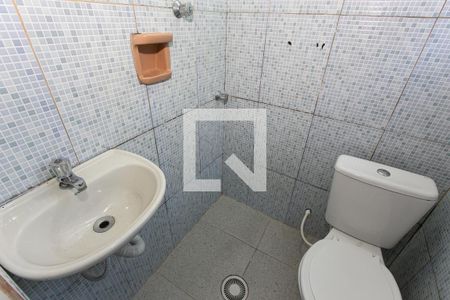 Banheiro de casa de condomínio para alugar com 1 quarto, 40m² em Vila Carrao, São Paulo