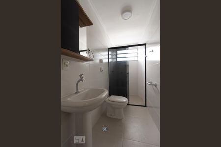 Banheiro  de apartamento para alugar com 2 quartos, 72m² em Jardim D&#39;abril, São Paulo