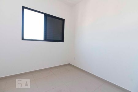 Quarto 2 de apartamento para alugar com 2 quartos, 45m² em Vila Jacuí, São Paulo