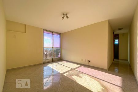 Sala de apartamento à venda com 2 quartos, 45m² em Olaria, Rio de Janeiro