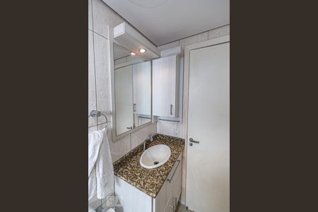 Banheiro de apartamento à venda com 2 quartos, 55m² em Partenon, Porto Alegre