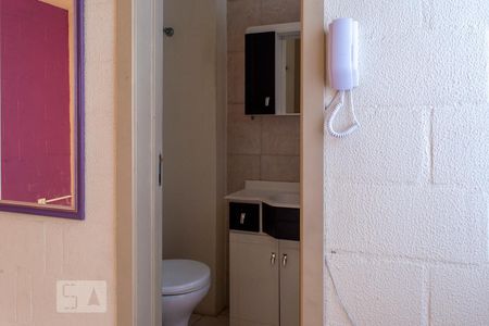 Banheiro de apartamento à venda com 2 quartos, 55m² em Rubem Berta, Porto Alegre