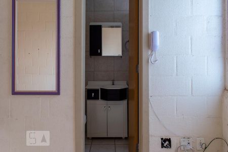 Banheiro de apartamento à venda com 2 quartos, 55m² em Rubem Berta, Porto Alegre