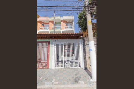 Casa à venda com 204m², 3 quartos e 3 vagas Casa à venda com 204m², 3 quartos e 3 vagasFachada