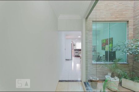 Casa à venda com 204m², 3 quartos e 3 vagas Casa à venda com 204m², 3 quartos e 3 vagasCorredor