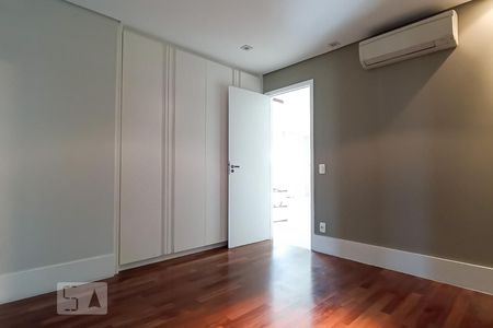 Escritório de apartamento para alugar com 3 quartos, 202m² em Tamboré, Santana de Parnaíba