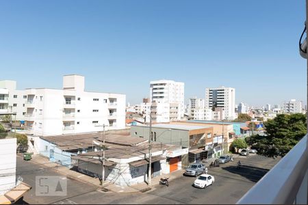 Vista da suíte de apartamento para alugar com 2 quartos, 60m² em Segismundo Pereira, Uberlândia