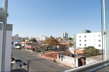 Vista da sala de apartamento para alugar com 2 quartos, 60m² em Segismundo Pereira, Uberlândia