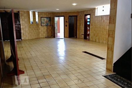 Casa à venda com 530m², 3 quartos e 10 vagas Casa à venda com 530m², 3 quartos e 10 vagasGaragem