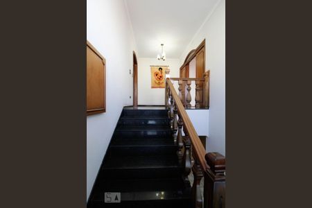 Casa à venda com 530m², 3 quartos e 10 vagas Casa à venda com 530m², 3 quartos e 10 vagasEscada