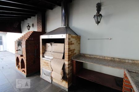 Casa à venda com 530m², 3 quartos e 10 vagas Casa à venda com 530m², 3 quartos e 10 vagasQuintal