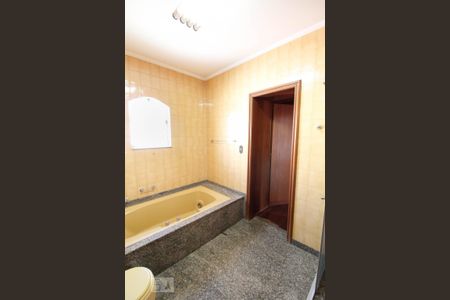 Casa à venda com 530m², 3 quartos e 10 vagas Casa à venda com 530m², 3 quartos e 10 vagasBanheiro da Suíte