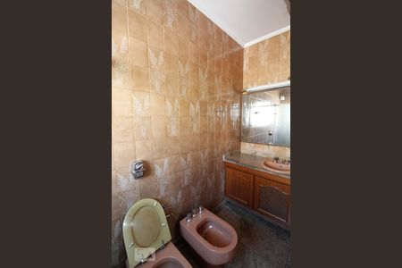 Casa à venda com 530m², 3 quartos e 10 vagas Casa à venda com 530m², 3 quartos e 10 vagasBanheiro da Suíte 1