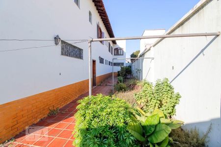 Casa à venda com 530m², 3 quartos e 10 vagas Casa à venda com 530m², 3 quartos e 10 vagasQuintal