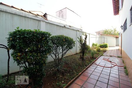 Casa à venda com 530m², 3 quartos e 10 vagas Casa à venda com 530m², 3 quartos e 10 vagasQuintal