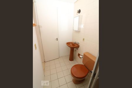 Banheiro de apartamento à venda com 1 quarto, 52m² em Protásio Alves, Porto Alegre