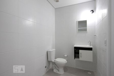 Banheiro de kitnet/studio para alugar com 1 quarto, 35m² em Santa Ifigênia, São Paulo