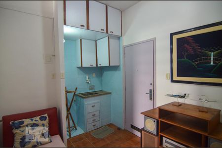 Sala de kitnet/studio à venda com 1 quarto, 23m² em Laranjeiras, Rio de Janeiro