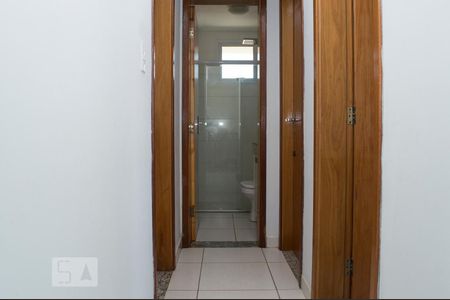 Corredor de apartamento para alugar com 3 quartos, 80m² em Santa Mônica, Uberlândia