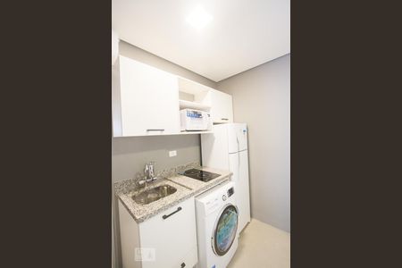 Cozinha de kitnet/studio para alugar com 1 quarto, 25m² em Jardim Aeroporto, São Paulo