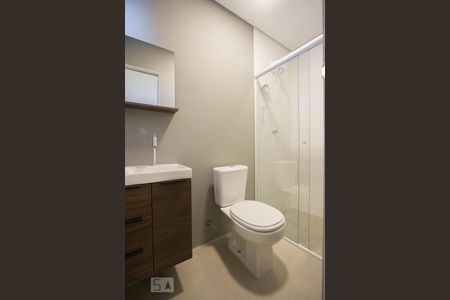 Banheiro de kitnet/studio para alugar com 1 quarto, 25m² em Jardim Aeroporto, São Paulo