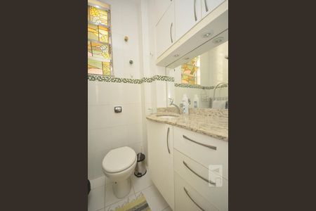 Banheiro Social de kitnet/studio para alugar com 1 quarto, 30m² em Glória, Rio de Janeiro