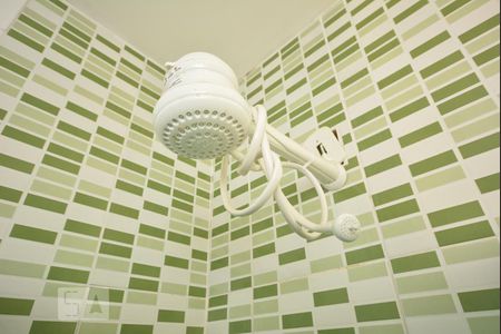 Banheiro Social - Chuveiro  de kitnet/studio para alugar com 1 quarto, 30m² em Glória, Rio de Janeiro