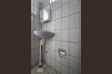 Banheiro de kitnet/studio para alugar com 1 quarto, 45m² em Piraporinha, Diadema