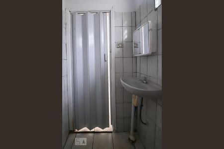 Banheiro de kitnet/studio para alugar com 1 quarto, 45m² em Piraporinha, Diadema