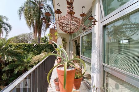 Varanda da Sala de casa para alugar com 3 quartos, 550m² em Jardim Guedala, São Paulo