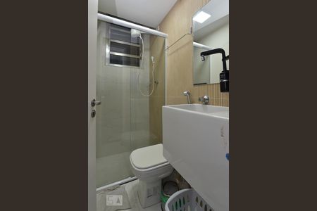 Banheiro de kitnet/studio para alugar com 1 quarto, 20m² em Água Branca, São Paulo