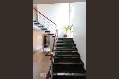 Escada de casa à venda com 2 quartos, 192m² em Vila Ré, São Paulo