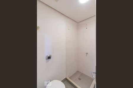 Banheiro de kitnet/studio para alugar com 1 quarto, 36m² em Farroupilha, Porto Alegre