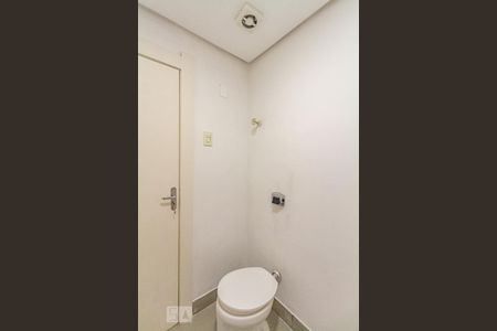 Banheiro de kitnet/studio para alugar com 1 quarto, 36m² em Farroupilha, Porto Alegre