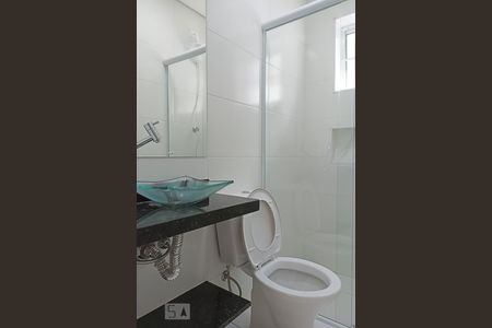 Banheiro de kitnet/studio para alugar com 1 quarto, 28m² em Vila Boa Vista, Barueri