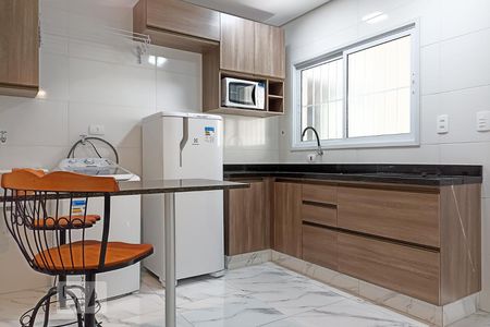 Cozinha e área de serviço de kitnet/studio para alugar com 1 quarto, 28m² em Vila Boa Vista, Barueri