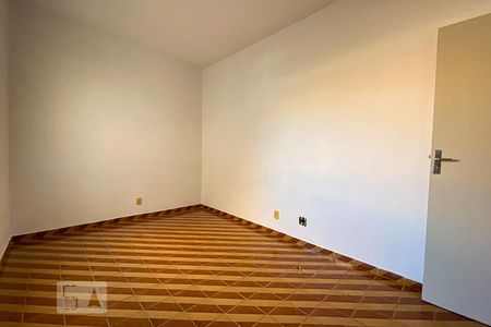 Quarto 1 de apartamento para alugar com 2 quartos, 59m² em Cordovil, Rio de Janeiro