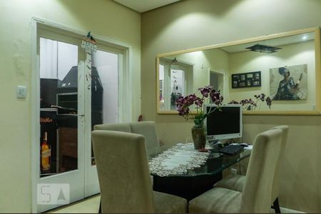 Sala de casa à venda com 3 quartos, 134m² em Petrópolis, Porto Alegre