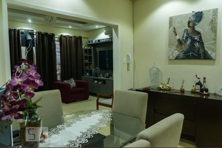 Sala de casa à venda com 3 quartos, 134m² em Petrópolis, Porto Alegre