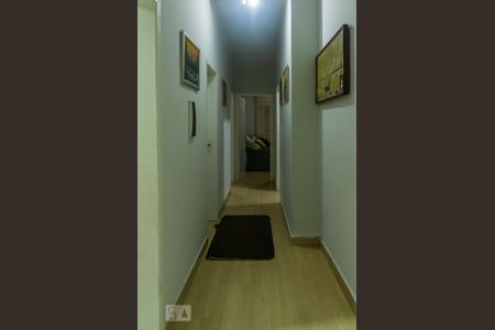 Corredor de casa à venda com 3 quartos, 134m² em Petrópolis, Porto Alegre