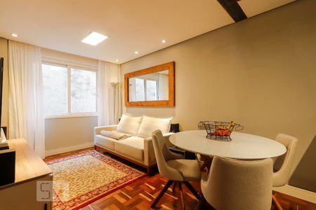 Sala de apartamento à venda com 1 quarto, 80m² em Petrópolis, Porto Alegre