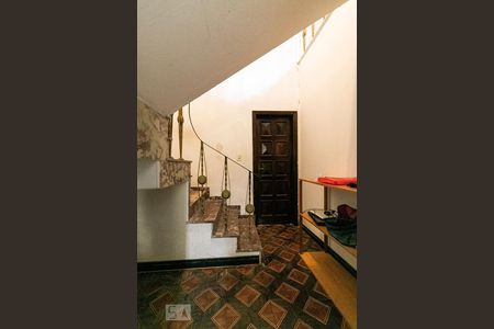 Escadas de casa para alugar com 3 quartos, 350m² em Chácara Santo Antônio (zona Leste), São Paulo