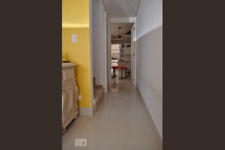Corredor de casa à venda com 2 quartos, 122m² em Vila Monumento, São Paulo