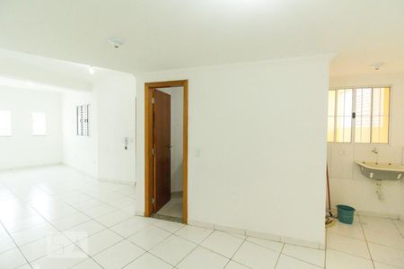 Cozinha de kitnet/studio para alugar com 1 quarto, 30m² em Vila Zat, São Paulo
