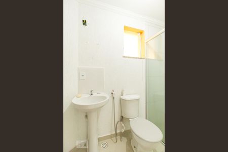 Banheiro de kitnet/studio para alugar com 1 quarto, 30m² em Vila Zat, São Paulo