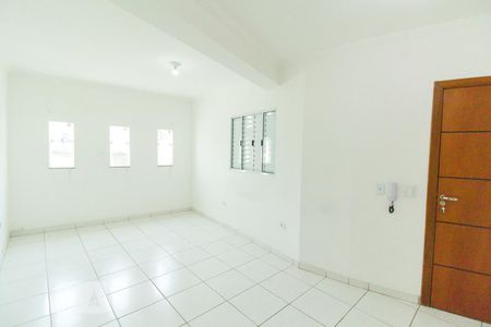 Quarto  de kitnet/studio para alugar com 1 quarto, 30m² em Vila Zat, São Paulo